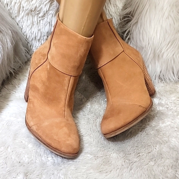 VINCE CAMUTO HADLEY BOOTS - Picture 3 of 10